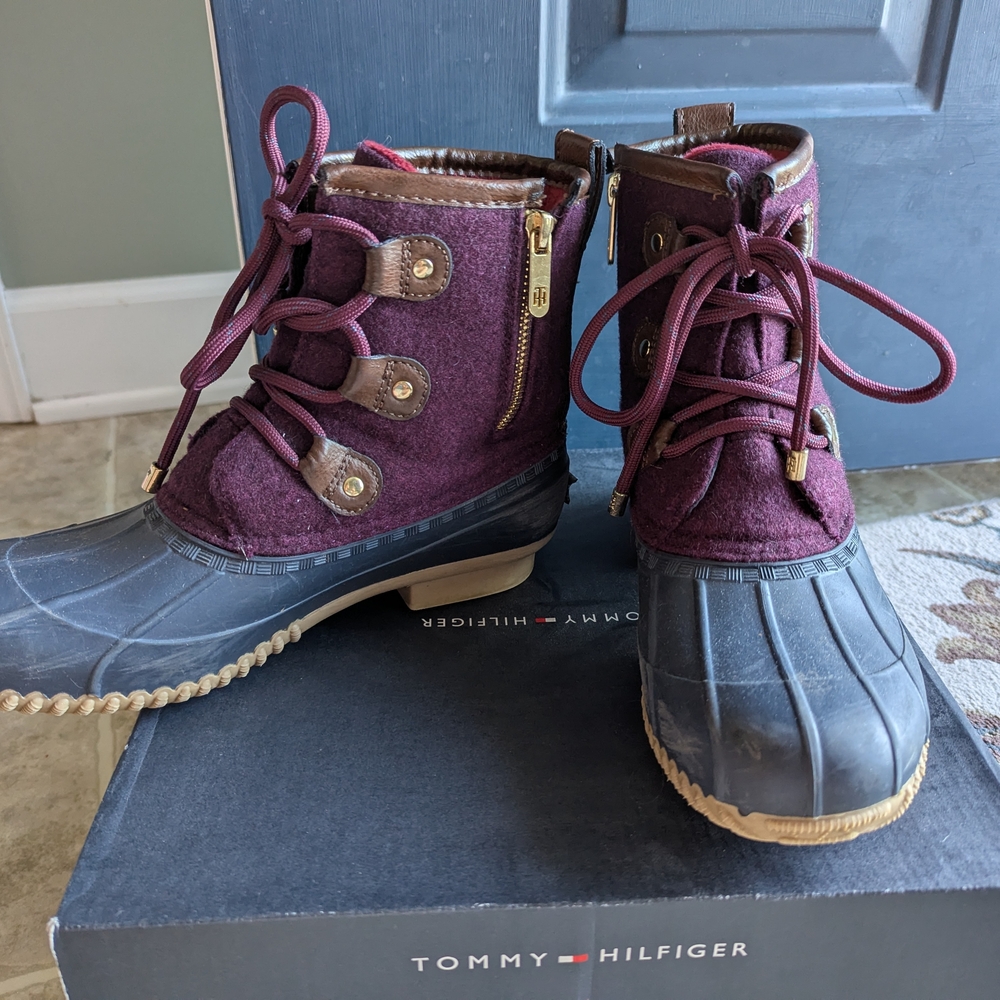 Tommy Hilfiger Maroon and Black Duck Boots